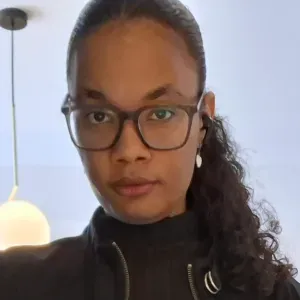 Empregada responsável e pontual