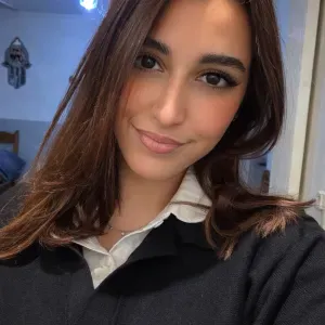 Baby-sitter expérimentée aux alentours 