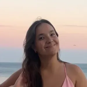 Sou a Beatriz tenho 19 anos e sou babysitter em abrantes