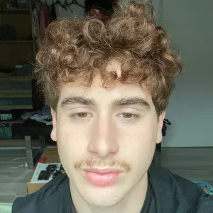 Baby-sitter disponible sur Calais et Lille 😁