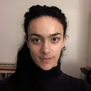 Baby-sitter disponible journée + soirée et nuit