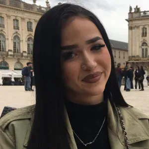 Enthousiaste à l'idée de garder vos bouts de choux !