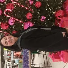 Bonjour. Je m 'appelle Nora , je suis étudiante école supéri