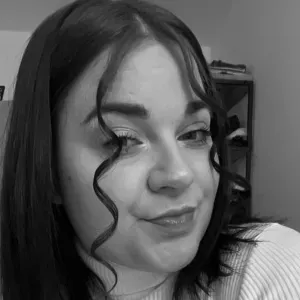 Baby-sitter située à  Gray disponible !!