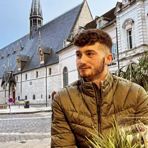 Homme à tout faire (ménage / repas / linge / bricolage)