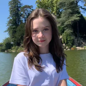 Lycéenne prête a garder vos enfants cet été !