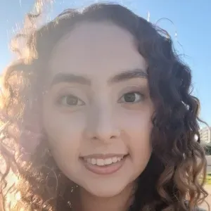 Procura uma baby-sitter carinhosa e de confiança?Aqui estou!