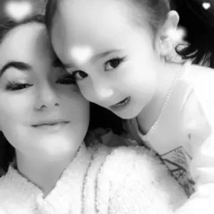 Animatrice professionnelle pour enfants avec des animations