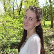 Baby-sitter passionnée et très souriante