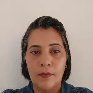 Empregada de limpezas e prestação de serviços domésticos 