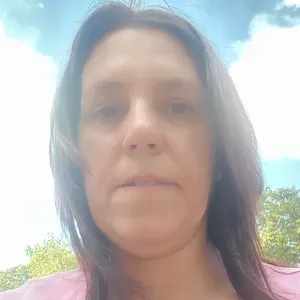 Empregada de limpeza responsável 