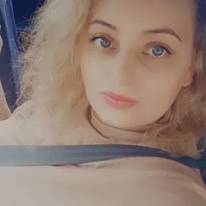 Garde d'enfant disponible et expérimentée 