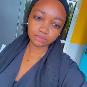 Baby-sitter expérimentée à Mayotte 