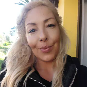 Profissional de Limpezas e Cuidados a Idosos com Confiança 