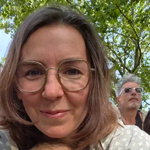 Je recherche une baby-sitter