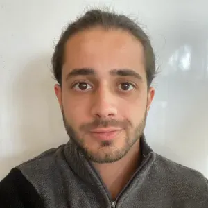 AlexPet-sitter souriant et aimé des animaux ! 😊🌸