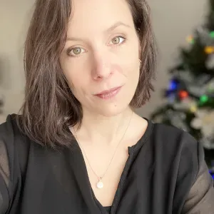 Aide de service ménage , garde d'enfants, courses