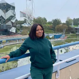 AstridDUMBI professionnel en baby-sitter