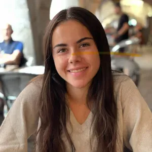  Léane, 17 ans – Expérimentée et disponible