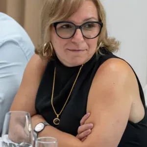 Olá procuro trabalho como babysitter 