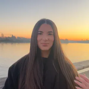  Babysitter disponible les soirs & week-ends – Sérieuse 