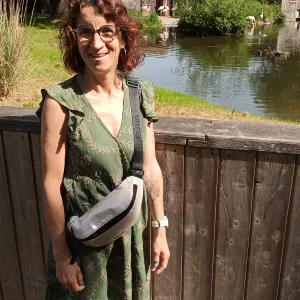 Employe de menage dynamique et souriante