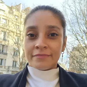 Je fais des maisons ou une dame des clés