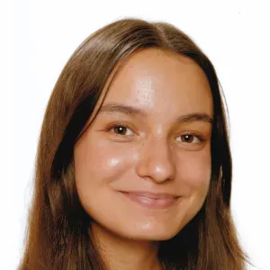 Baby-sitter expérimentée près de chez vous à Issoire !