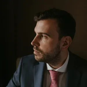 Oferta de emprego para uma empregada de limpeza em Almada