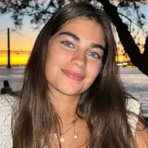 Babysitter, jovem, residente em Lisboa. Disponível!