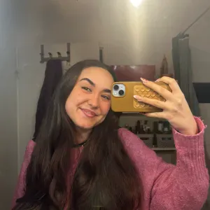 Baby-sitter expérimentée aux alentours de Soustons 