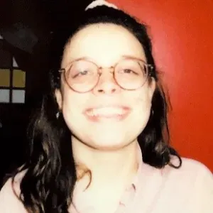 Aide à domicile bienveillante et expérimentée