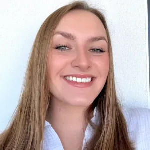 Baby-sitter de 23 ans, douce, attentionnée et disponible 