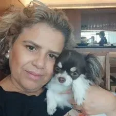 Cozinheira e empregada de limpeza