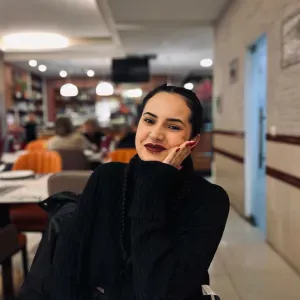 Empregada de limpezas, cuidadora de animais