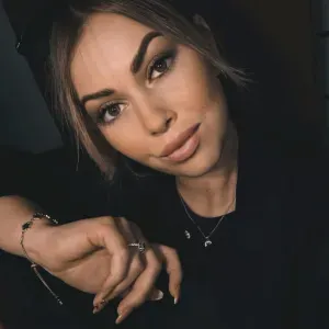 Addetta alle pulizie a Mariano Comense con attenzione 