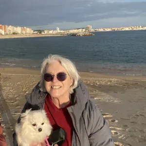 Pet-sitter a Bois Colombes dans un r d c avec petit jardin
