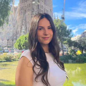 Studentessa universitaria che ama i bambini e gli animali!