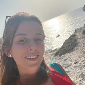 Baby-sitter sérieuse et attentionnée disponible