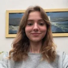 Étudiante qui propose de l'aide 