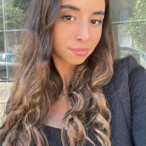 Jeune Baby-sitter motivé sur les alentours de charleval 