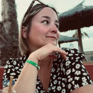 Je suis dynamique et prête à rendre service! 