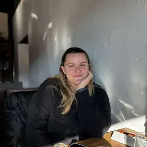 Baby-sitter avec expérience en crèche et maternelle