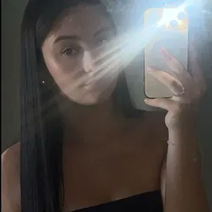 Baby-sitting souriante et joyeuse 