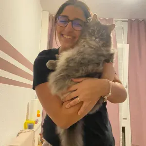 Liebevolle Babysitterin mit Erfahrung in Frankfurt