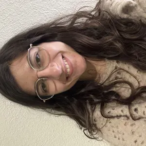 Cuidadora e amante dos animais 