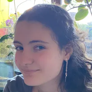 Mayane, étudiante motivée pour babysitting