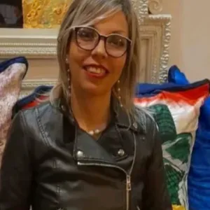 Addetta alle pulizie di casa e fuori