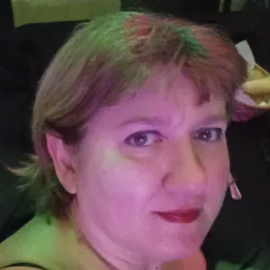 Signora italiana amante dei gatti