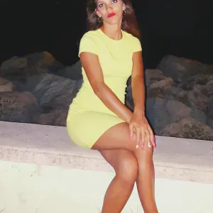 Addetta pulizie,stiro, pulizia finestre.